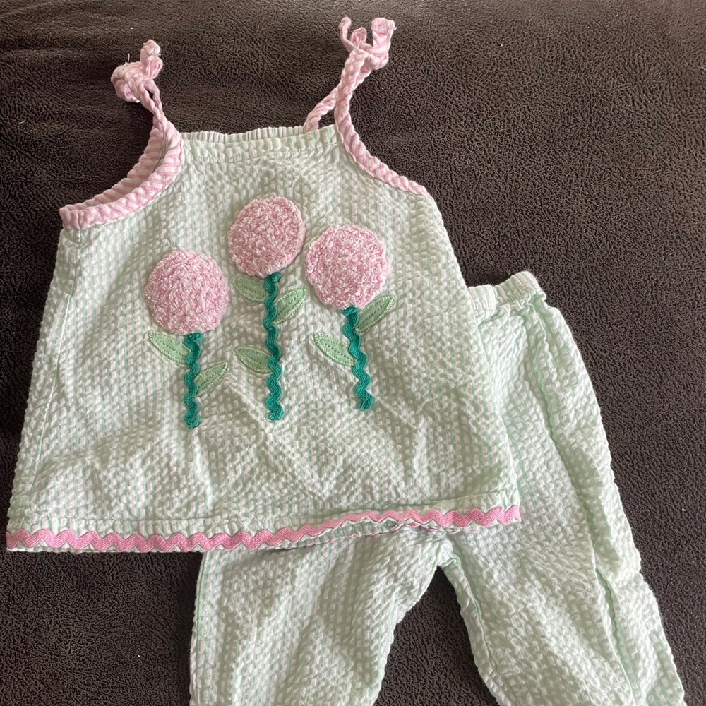 Super cute seersucker set